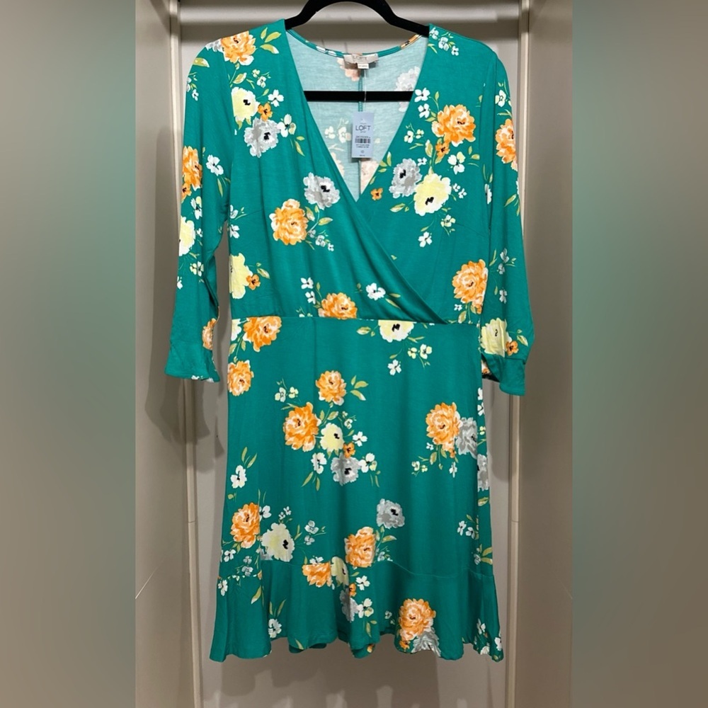 Ann Taylor LOFT Outlet Women’s Floral Green Wrap Dress Size 10 Petite